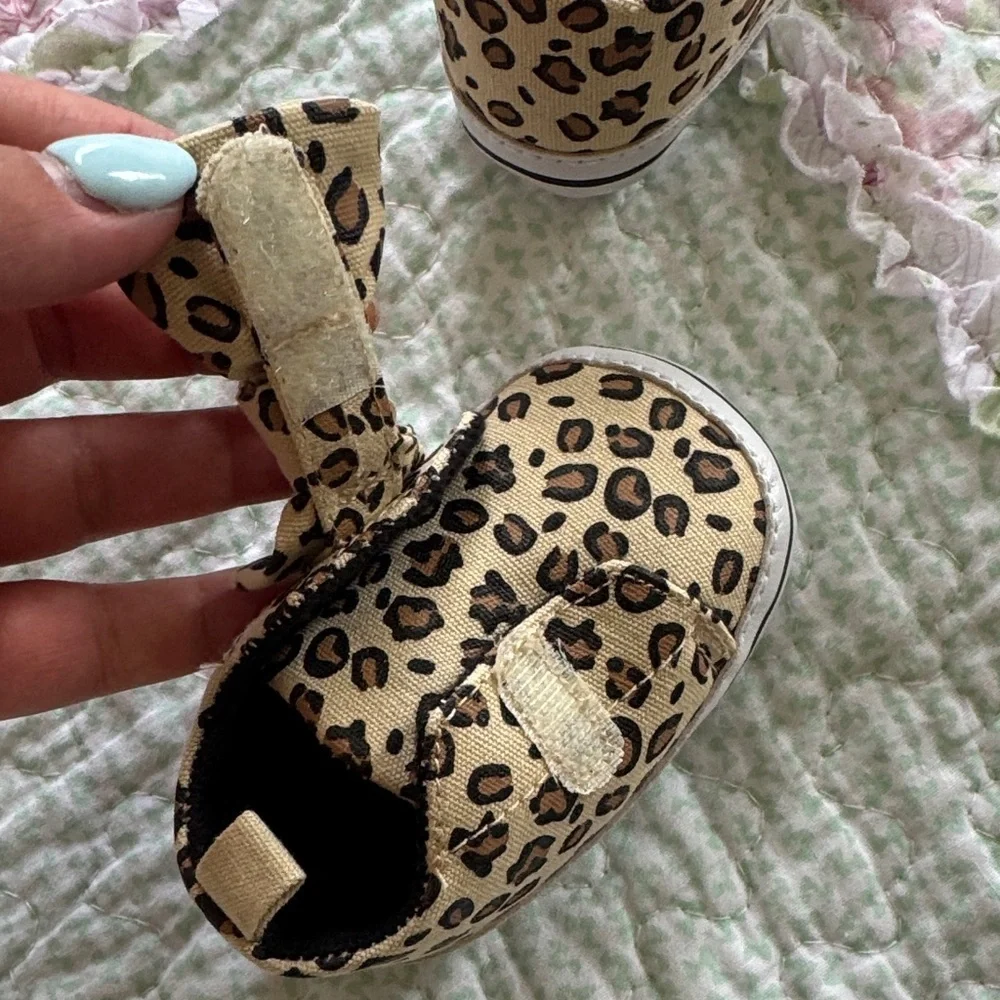 NWOT Leopard Print Baby Shoes with Bow 0-3 months